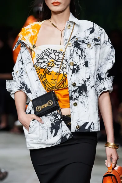 Look 98